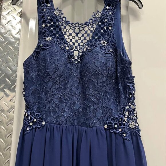 Dress - Picture 5 of 5